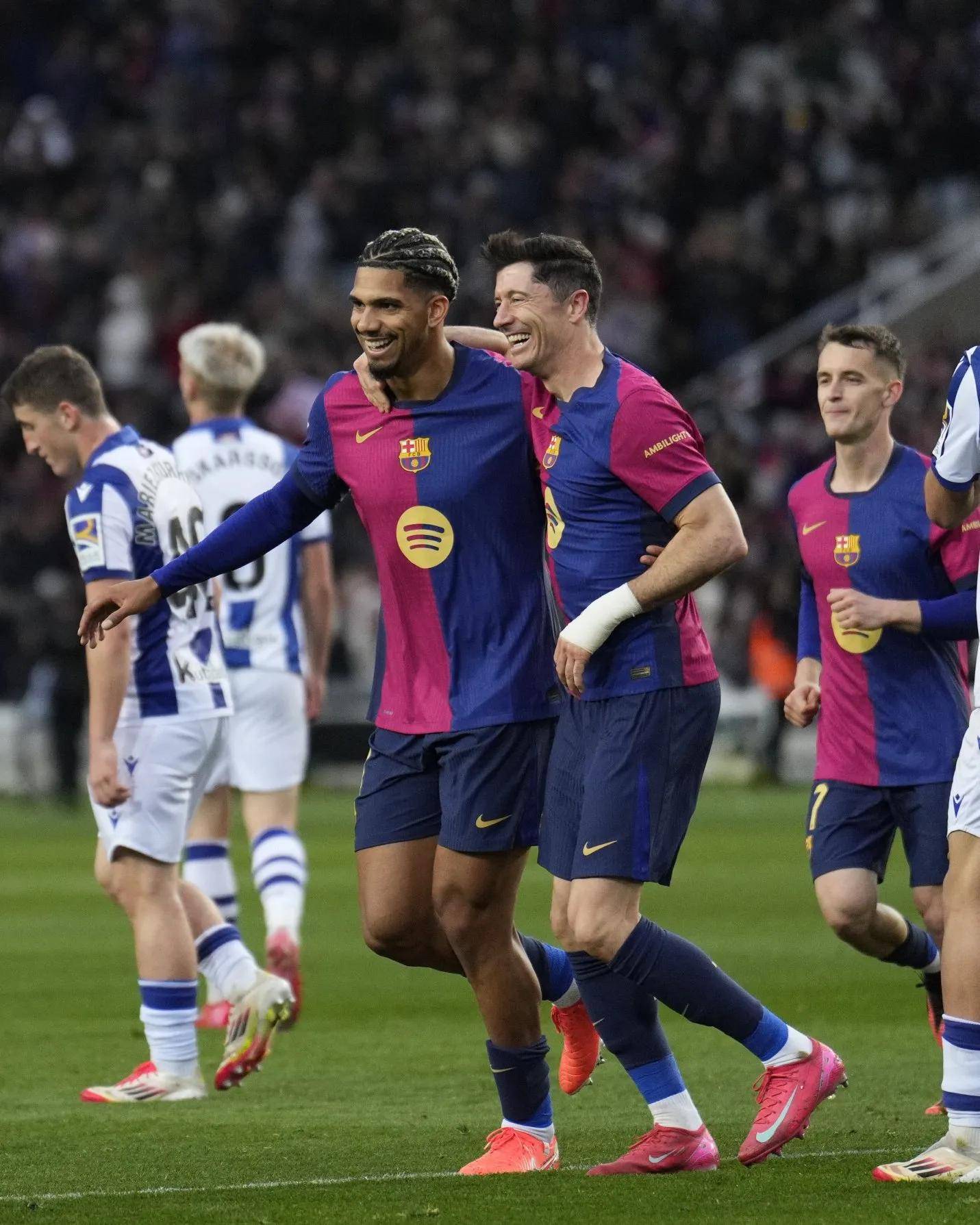 关于德甲冲刺阶段走向成谜；曼联单刀错失；底气十足；控场能力受关注的信息