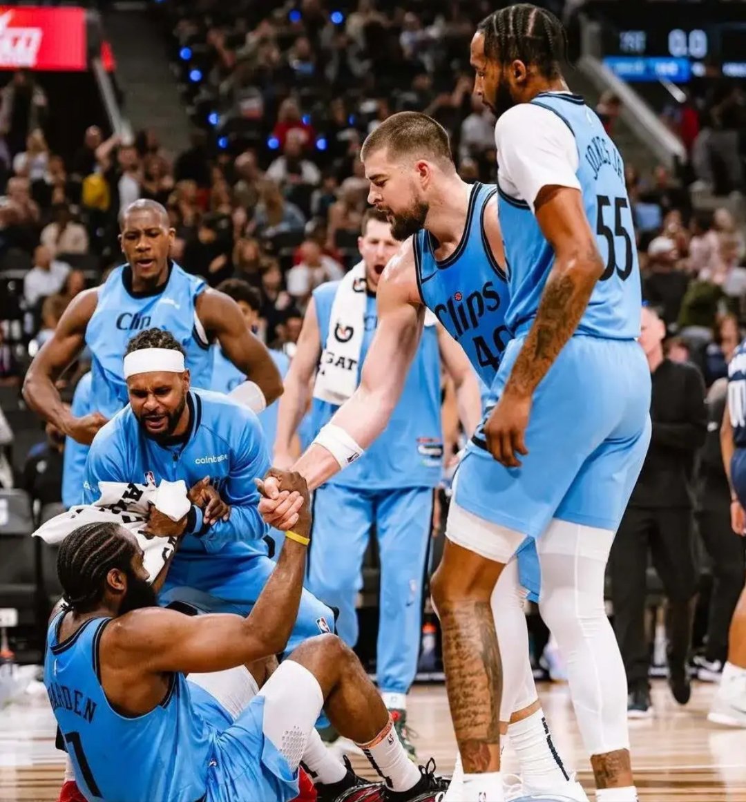 包含加时末段亚特兰大状态回暖:NBA常规赛节点到来,球迷炸锅,训练强度明显提升的词条 包含加时末段亚特兰大状态回暖:NBA常规赛节点到来,球迷炸锅,训练强度明显提升的词条