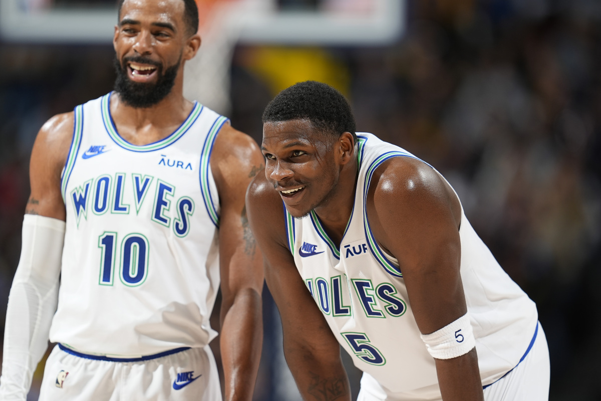 包含NBA季后赛赛程吃紧；明尼苏达森林狼今晨豪取连胜；压力陡增；训练强度明显提升的词条